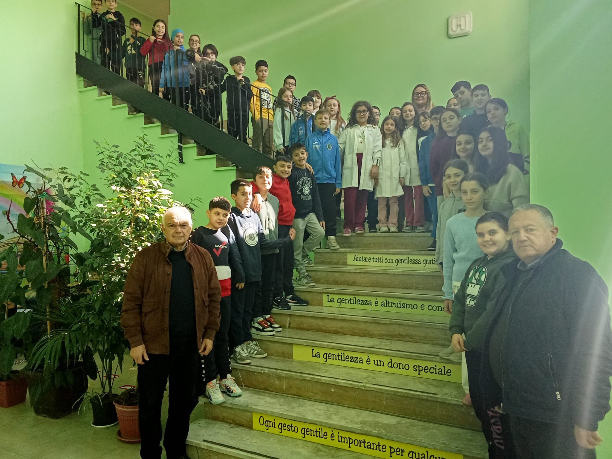 I Gradini della Gentilezza": al Plesso San Cataldo la scuola si colora di cortesia.